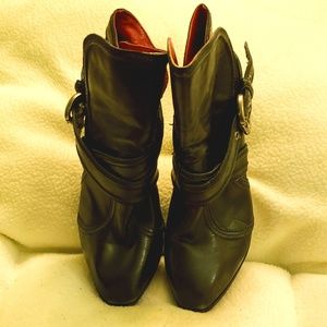 Max Studio leather black booties Red lined 7M